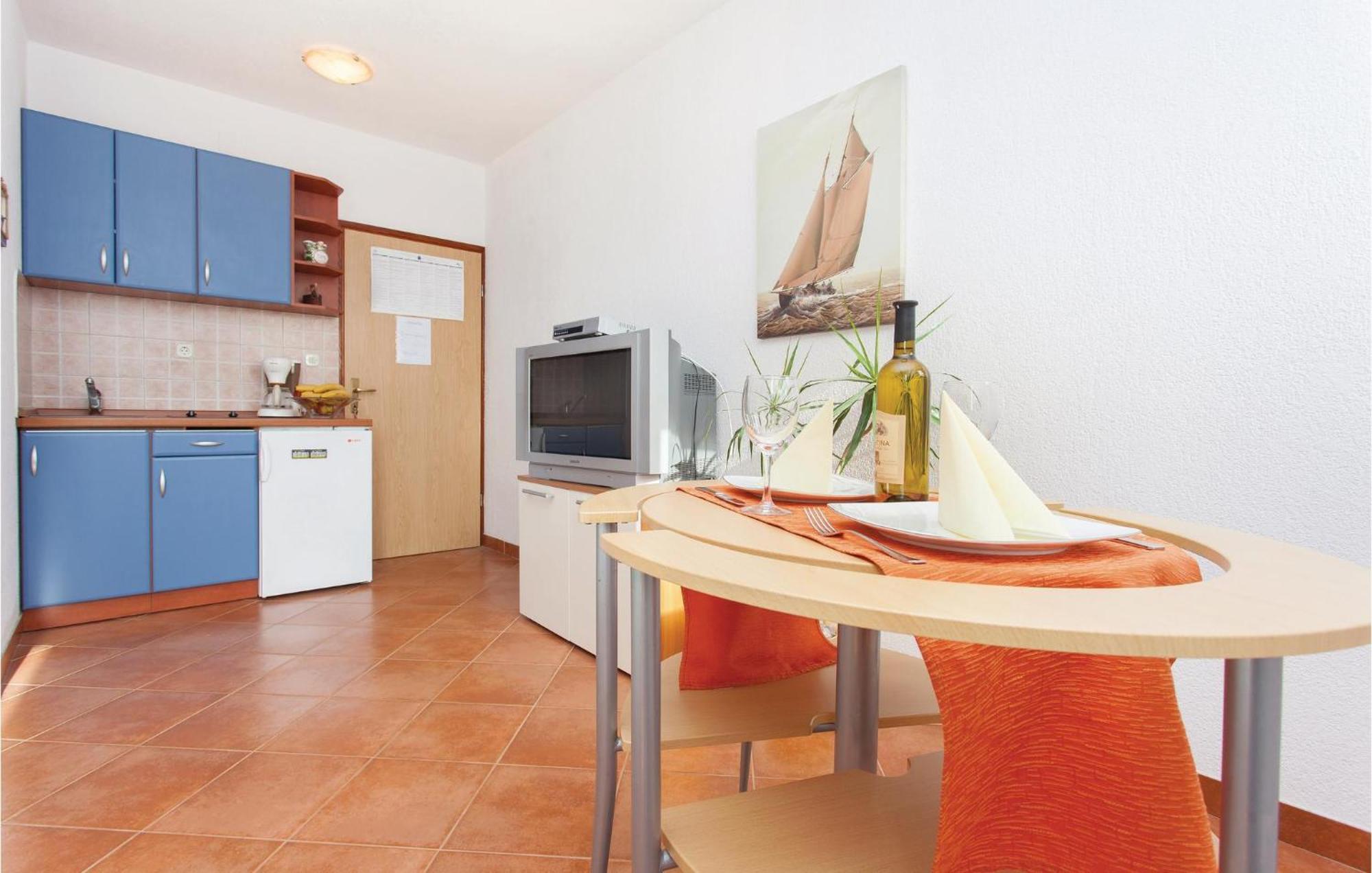 Stunning Apartment In Kornic With House Sea View 외부 사진